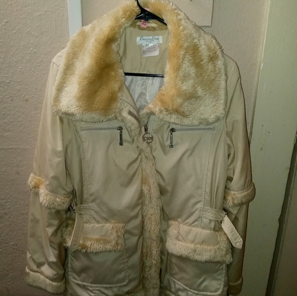 DIOR Boutique "Runway fur coat" (Flawless) - Picture 3 of 15